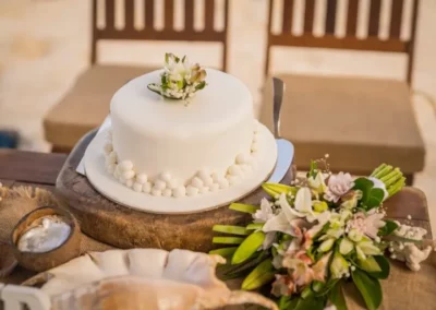 Jennifer Daniel White and decorated wedding cake
