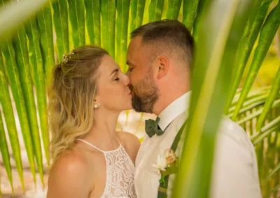 Jennifer Daniel 's kissing scene under a huge coconut leaf